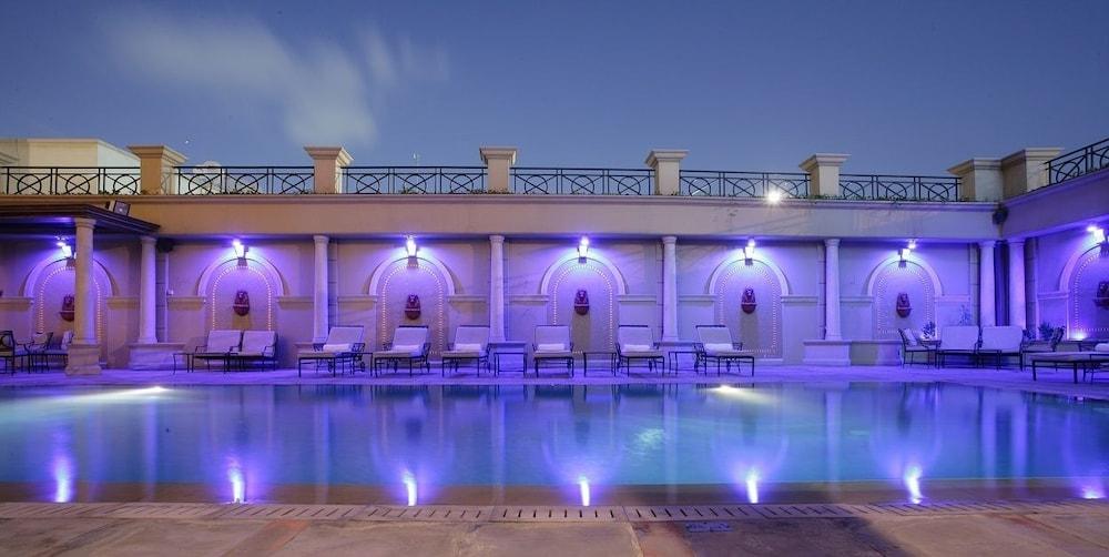 Chelsea Plaza Hotel Дубай Екстериор снимка