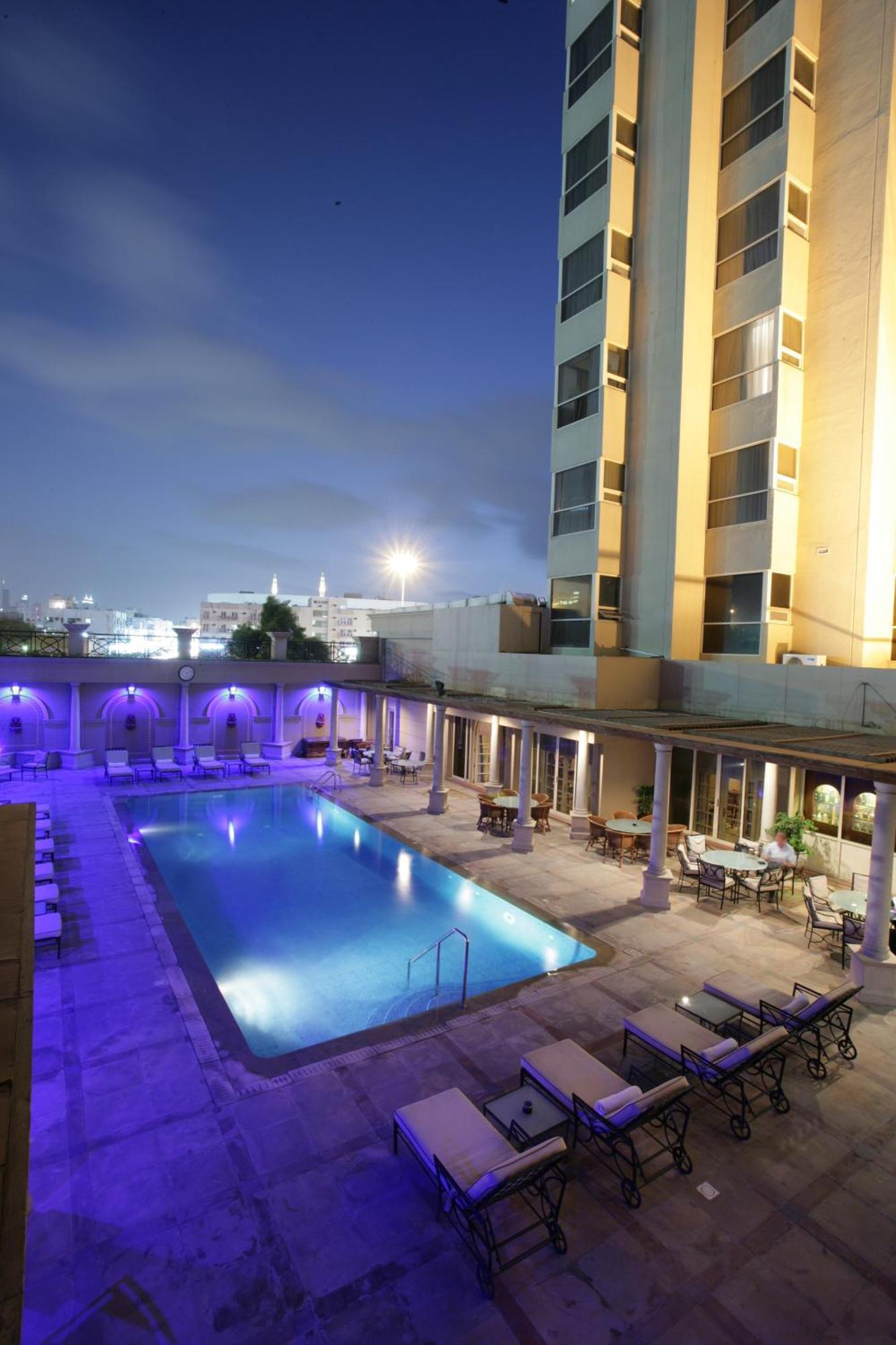 Chelsea Plaza Hotel Дубай Екстериор снимка