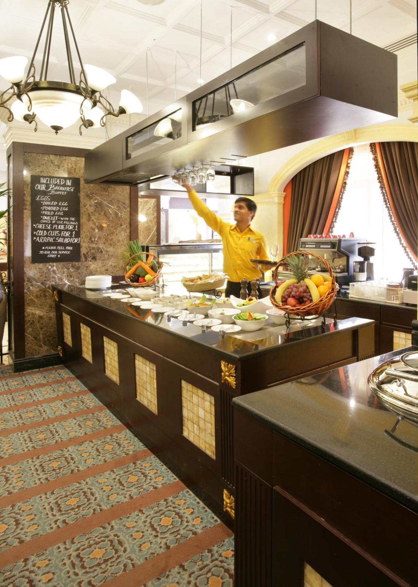 Chelsea Plaza Hotel Дубай Екстериор снимка