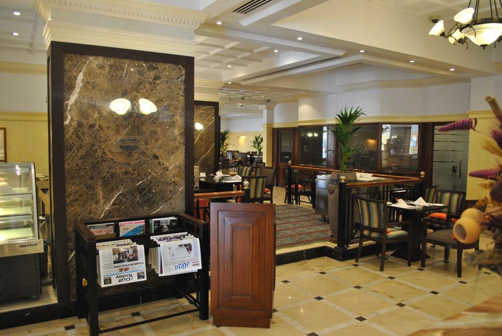 Chelsea Plaza Hotel Дубай Екстериор снимка